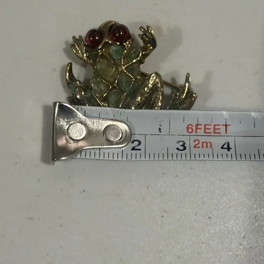 Vtg Swoboda Frog Brooch Pin Jade Chip Body Garnet Eyes Marked SWO, Inc RARE‎